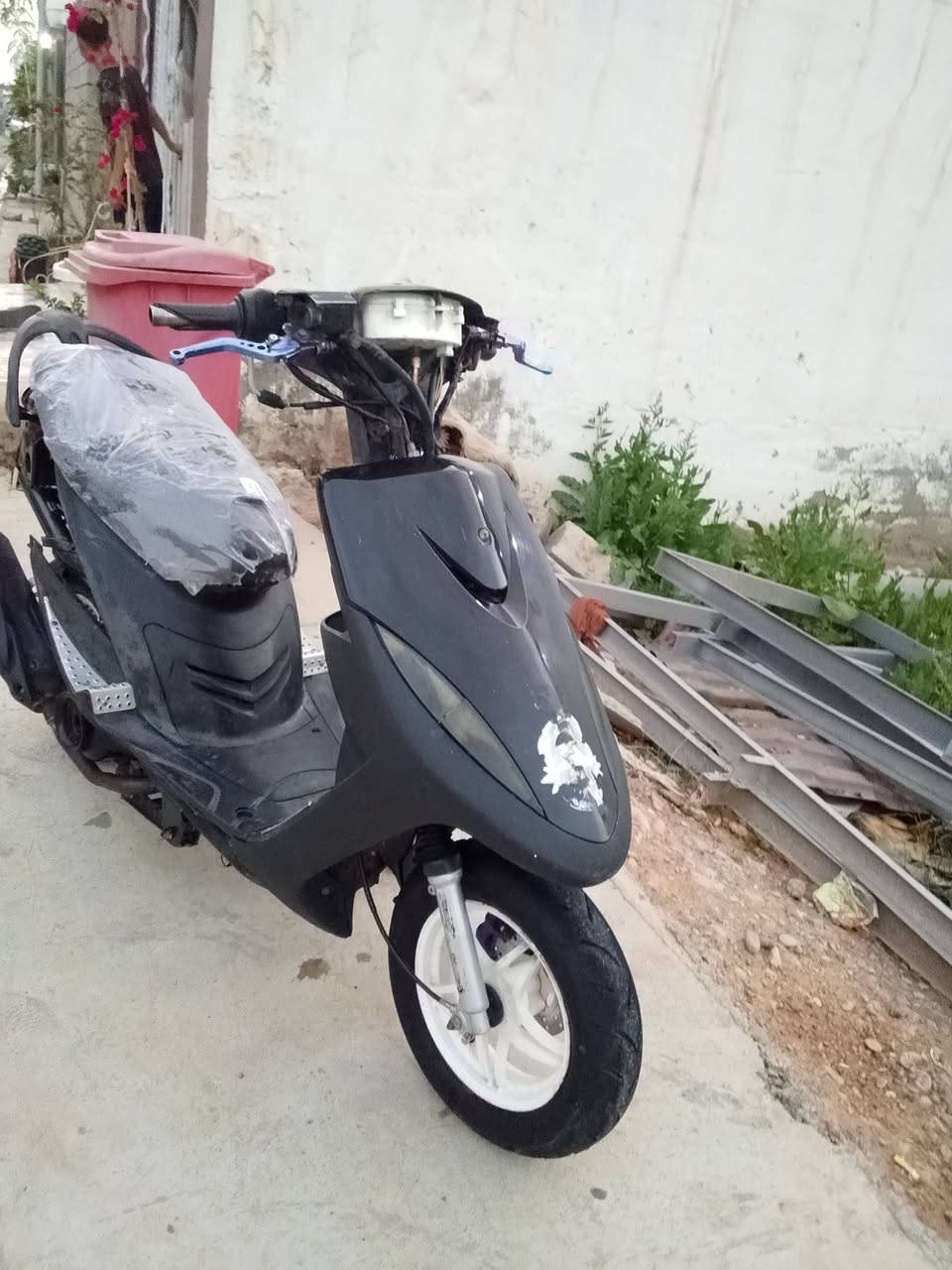 سلام عليكم دراجه ماكس عدله للبيع دراجه جاهزه من كلشي لا تنقيص ولا تبخير كفراته كامله كلجات 
جدد. بوشا 49 بلدي مكاني ديالى تحرير الحولي ***********
