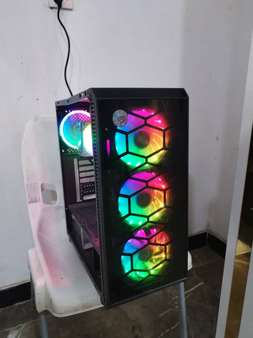 الكيس السعر250 الف قفل
الكارت RX 580 كيكه 8 
المعلج Intal xeeon 2680v3 
الرمات 16 
المبرد ارجبي 
هارد 500 كيكه 
البور سبلاي 500
 الله شاهد اي عطل مابيه وين ماتريد توديه تفحصه فحصه


**إذا كنت صاحب هذا الإعلان وتريد حذفه لأي سبب، رجاءا أرسل رسالة إلى الدعم الفني**