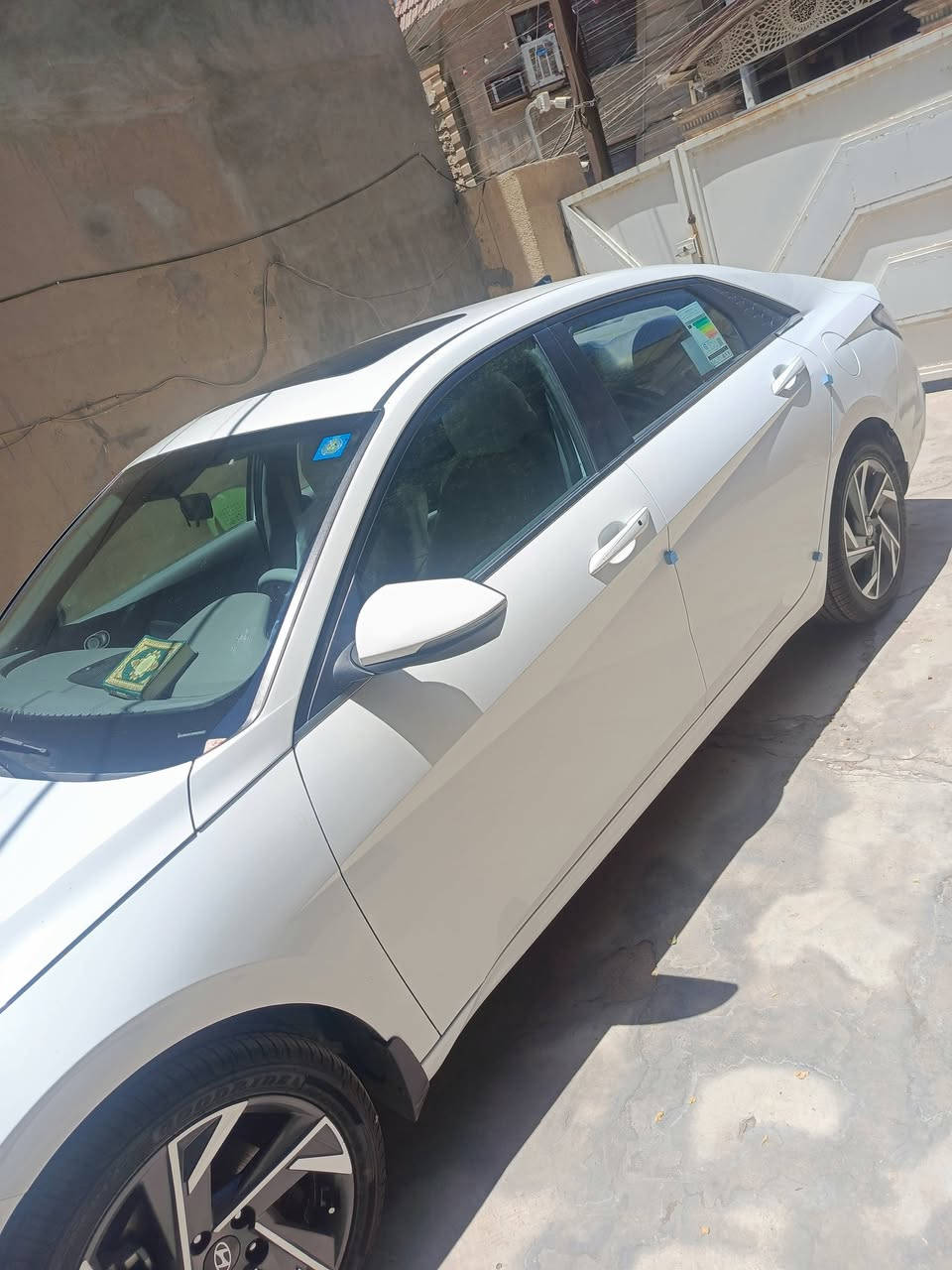 النترا موديل ٢٤خليجي مكفولة بيه بارد قليل بالجاملغ الأمامي ماشيه ٣٣فتحةسقف بصمه بصمة ابواب تشغيل عن بعد محرك ٢٠٠٠الاتصال***********
