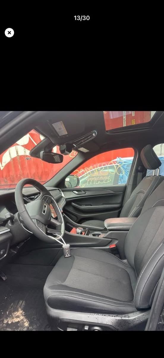 سلام عليكم حايب هاي الجيب موديل 2024  ماشيه 23 السياره تقريب كلين  راح توصل اابصره يومين توصل   لي عنده رقم شهداء او يريدها مرقم بغداد شهداء هم موجود السعر مرقم 3،10 بدون رقم 2،70 ***********
