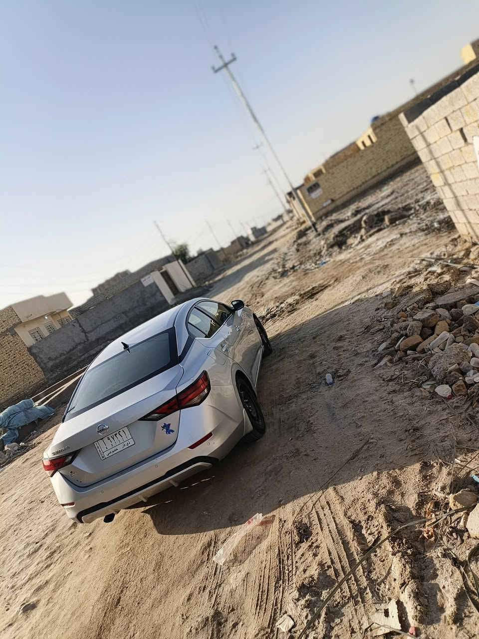 نيسان سنترا 21 وارد أمريكي بيها تبديل بنيد وصبغ يعني البنيد مبدل ومصبوغ ضربتها بالچاملغ مصلح بيها رادار خلفي وأمامي وتوقف ذاتي خلفي وأمامي بيها تحكم سترين تثبيت سرعة تحديد مسار كامرة بالجامة الأمام كامرة خلفية بيها مواصفات اس في وبيها بارد بالباب الوره بالجهة اليسرى بارد من أمريكا وهواي بيها مواصفات بعد مااعرفهن 
سعرها 120 وبيها مجال معوقين 
معوقها موجود وكالة عامة 
***********
