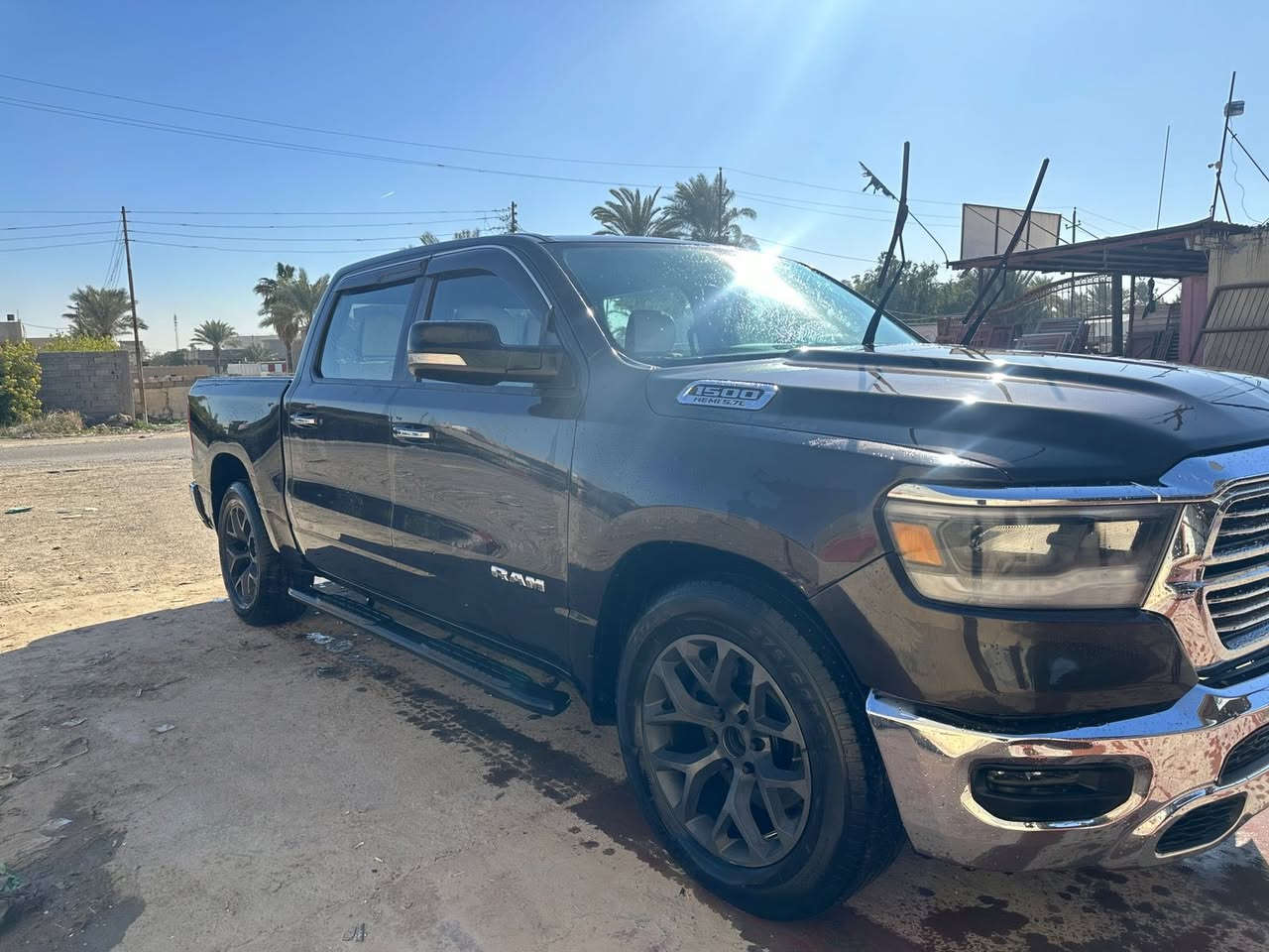 بيكم/ دوج رام مديل 2019 فئة LONG STAR باب طويل بدي قصير المرغوب 
سعر 255 ورقة وبيها مجال 
————
محرك 5.7  8 سلندر  مكفول 
كير ماوس 8 نمر مكفول 
———
حادث امامي سطحي بحيث شباج ممكسور 
مصبوغ البنيد وجاملغات نفسهن لبلاديات 
مذكور بصور صورة الحادث 
كفاله من شاصي ولغد وحتا لبراكيت 
—————-
ماشية 92 m 
داخل ابيض 
كير محرك 
اكسل 
صدر خلفي امامي كفاله بشرط 
ورقم بغداد باسمي تحويل ثانيوم 
سيارة نضيفة جدا من ناحيه داخل والتراي وجاهزة مجهزة 
————————-
*********** 
*********** 
عنوان بغداد تاجي /
