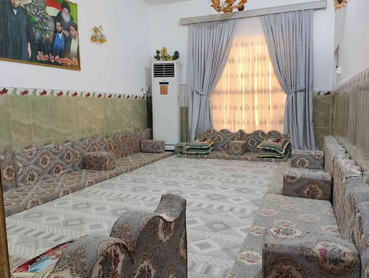 السلام عليكم 
بيت للبيع مساحة 220 متر 
يحتوي على
غرفتين
صالة واسعة
استقبال
حمام داخلي وخارجي 
ومطبخ داخل البيت وخارج 
العنوان الشيشان الثانية
للتواصل والاستفسار 
***********
