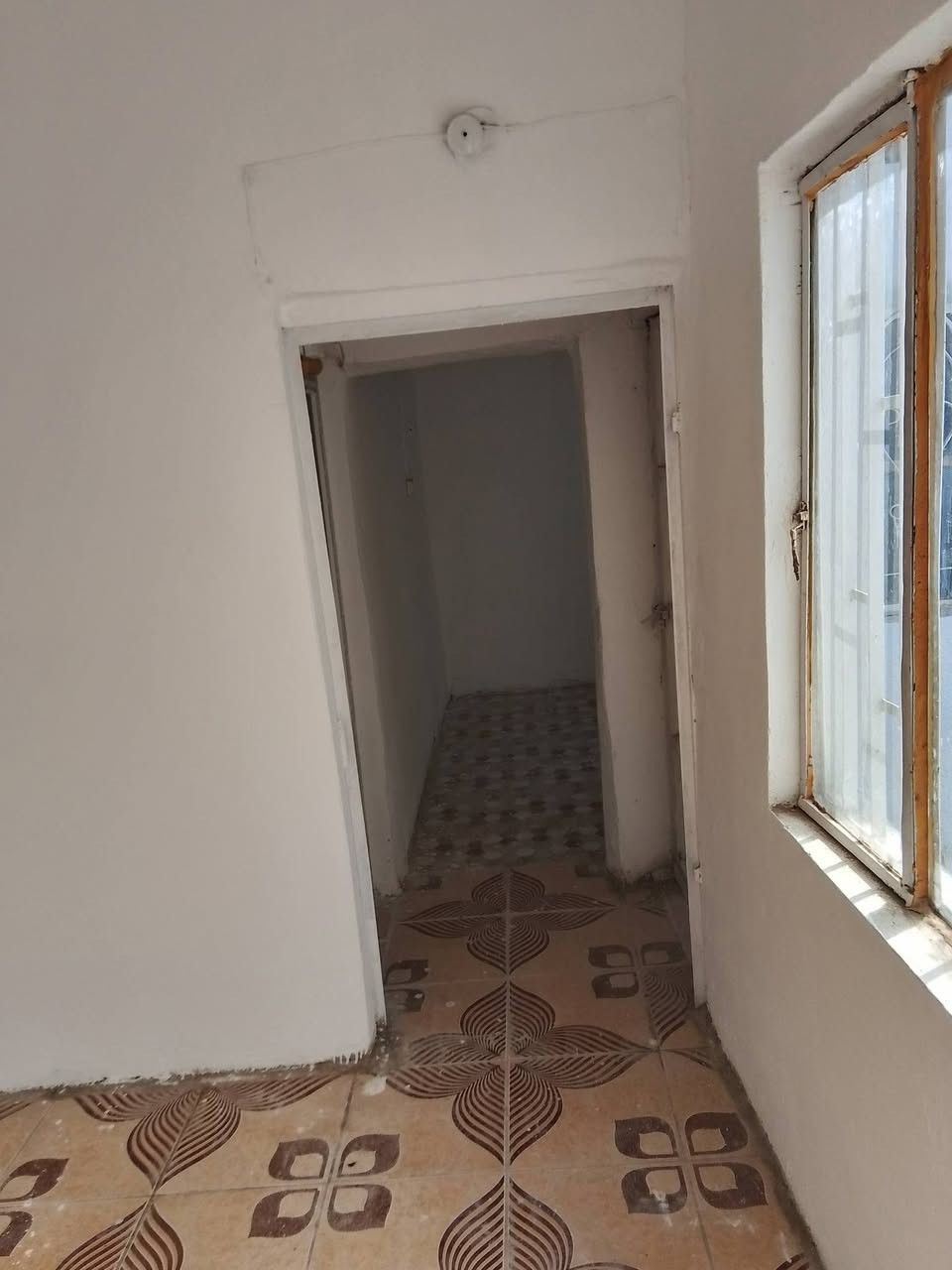 عاجل بيع مستعجل يوجد بيت ١٠٠ م مربع طابو صرف مكانه باالعسكري قريب من ام حميد الوكيل السعر ٨٥ مليون ومجال اتصلوا ***********
