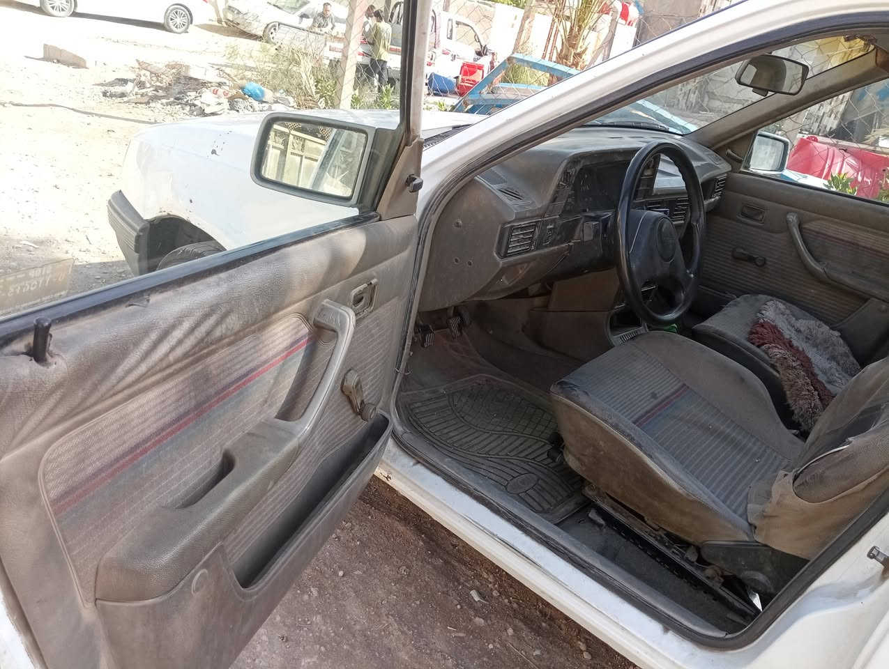 السلام عليكم ورحمة الله 
من رخصة الادمن المحترم 
اوبل كاديت هاچ باك
موديل ٩٢  رقم بغداد 
مكينه ١٦٠٠  لاتنقيص ولا بخار
گير عادي حداديه نضيفه
كهربائيات كله شغاله عل وضع البلاد
گشر مكفول من الضربه والصبغ والتبديل 
السياره جاهزه وين تريد تطلع اطلع سياره مال بيت عل استلام رمبه 
مكان السياره بابل قضاء القاسم ع 
السعر المطلوب ٣٣  وبيه مجال 
للاستفسار الاتصال عل رقم ***********
