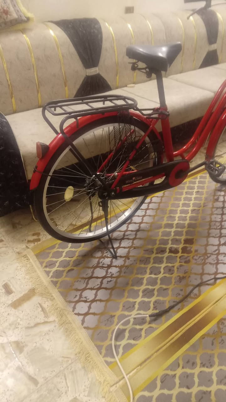 السلام عليكم باسكل بناتي حجم 26 نضيف كامل  حساس دينمو  شغال سعره 110 وبي مجال الشراي 
مكاني بغداد مدينة الصدر 
***********
