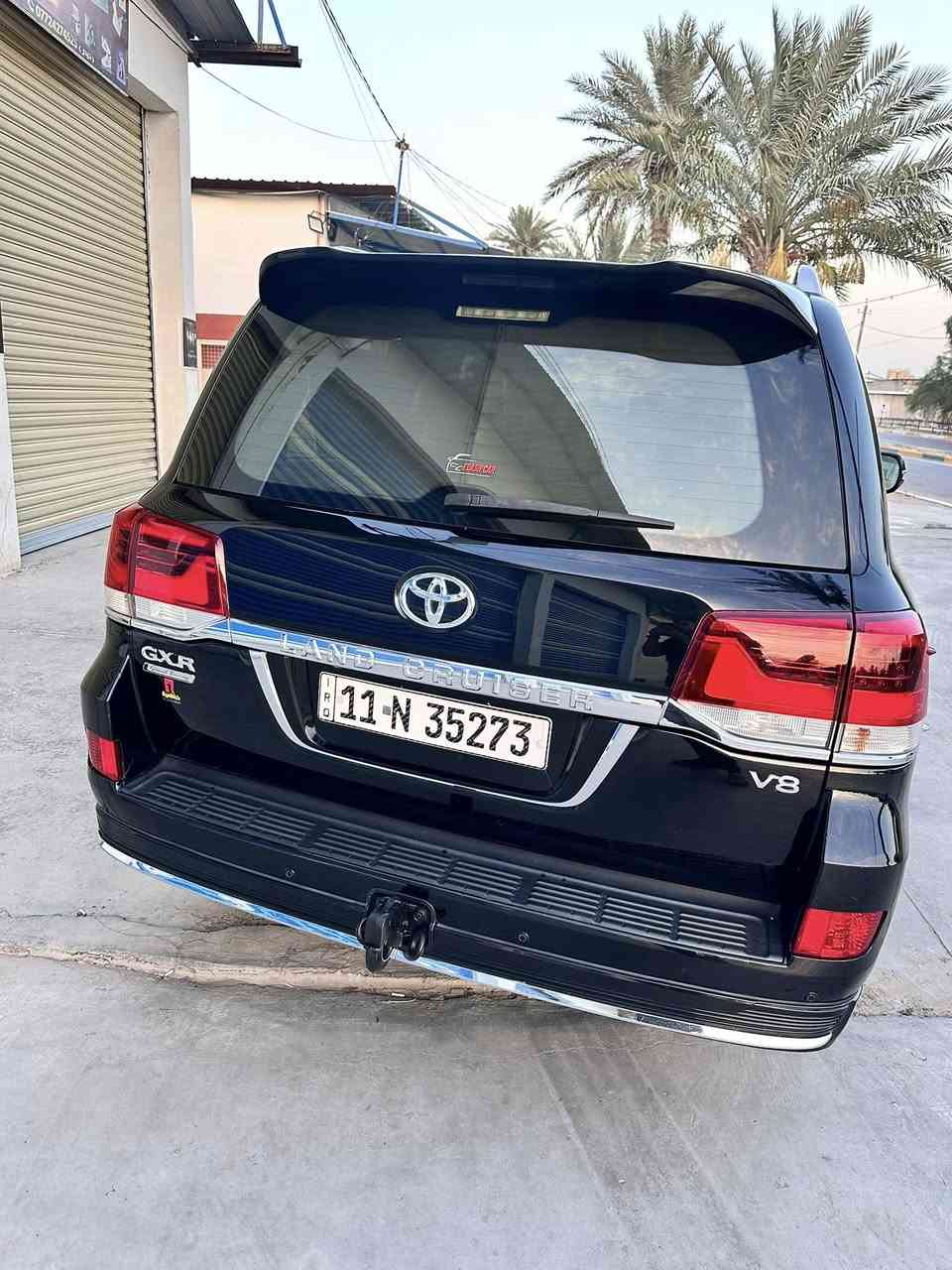 سلام عليكم  
لاندكروز  موديل ١٩ للبيع.  
كشنات كريمي جلد كهربائيه                       
مواصفات:
8سلندر 4700
فتحه سقف
جنطه كهربائيه 
حساسات أماميه و خلفيه 
GXR
ثلاث شاشات كبيرة 
ماشيه 128
رقم بغداد بأسمي 
وجميع المواصفات المعروفه 
مكان بغداد 
الرقم ***********
السعر اتصل على الرقم فقط

