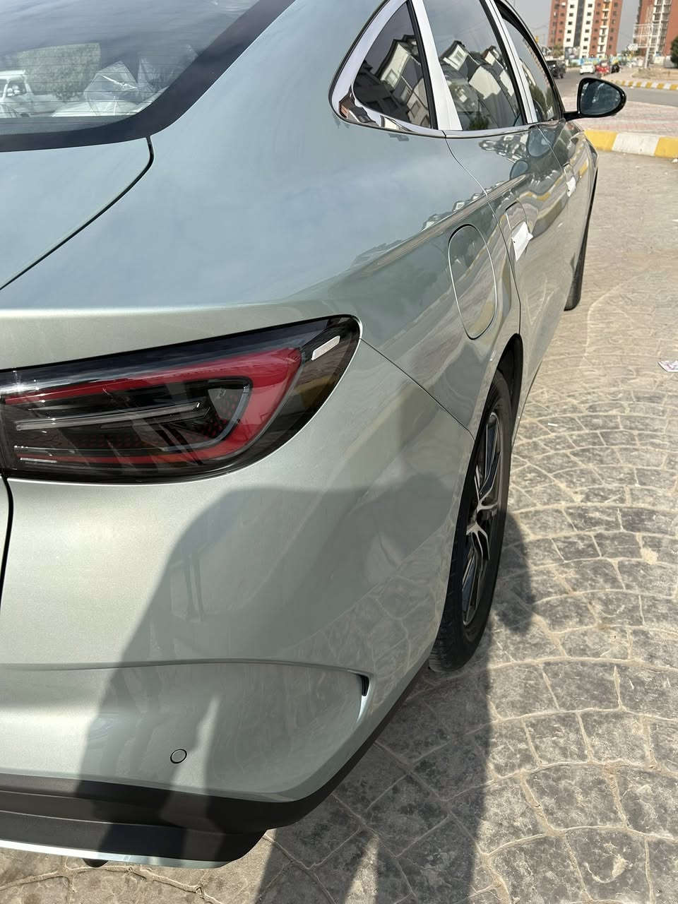 السلام عليكم بي واي دي سيل. 6 ماشيه ١٧٠٠ موديل ٢٤ رقم بغداد باسمي فول مواصفات ٤ كامرات 
السعر ٢٣ مليون وربع 
***********
