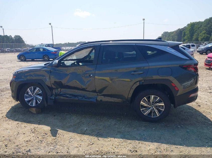 هيونداي توسان 2024 هايبرد – فئة Blue (HTRAC)
•محرك 1.6 لتر تيربو هايبرد
 • قير أوتوماتيك 6 سرعات
 • نظام دفع رباعي HTRAC AWD
 •فئة Blue
•SUV عائلية
 •أمريكي
 •بصمة
السيارة تشتغل وتمشي 
بچم كبس بدون ضرر

السعر ١٤٥ $
 بيها مجال قليل
سبب البيع محتاج فلوس

موجودة بالساحة باليوسفية

تدفع شحن وتخليص $٣٦ وتستلمها
يبقى تصليح فقط 

الرقم مجاني

للاستفسار ***********
