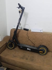 سكوتر للبيع للاستفسار الاتصال على الرقم 07713550449يحمل وزن 150كيلو مس...