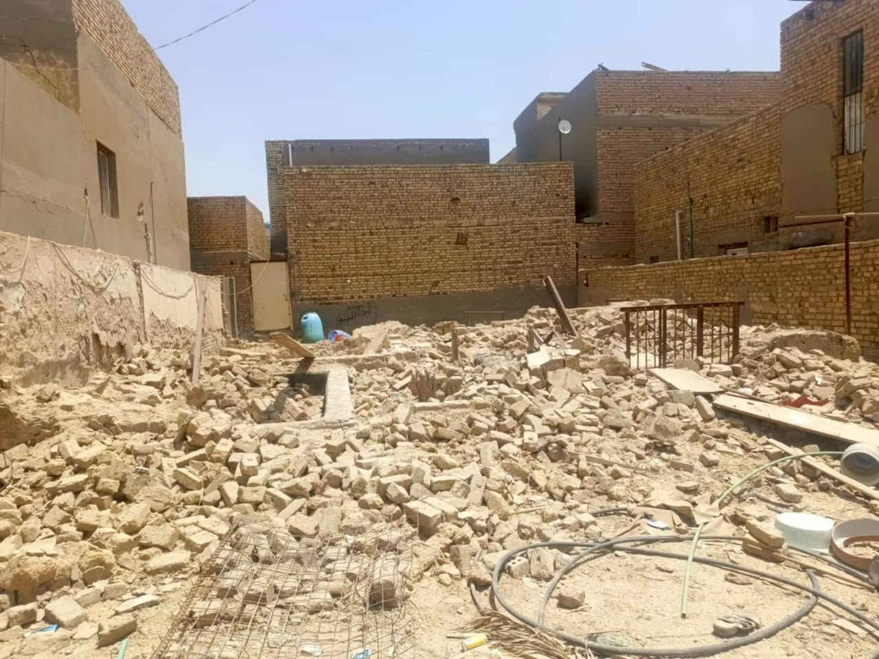 السلام عليكم بيت وعرصه 400متر الواجهة 10م ونزال 40م
الموقع الجلبيه مقايبل جامع القائم  مجاور سيد حسن ابو لنشائيه  ينباع البيت وحد ول عرصه وحد  او سويه عادي
الاستفسار *********** بي وتساب
