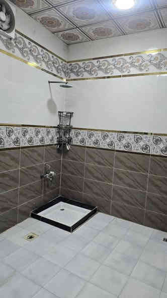 دارسكن وقف سني مسجل اصولي المساحة 200متر العنوان بصره أبي الخصيب باب طويل  يتكون بيت غرفتين ودوانيه وصاله ومطبخ صحيات داخليه وخارجيه سكف سندويج بيت مرتب ونضيف وفارق الكاتب وستالم مفتاح 🔑  السعر 40مليون وبيه مجال الاستفسار اتصل ***********
