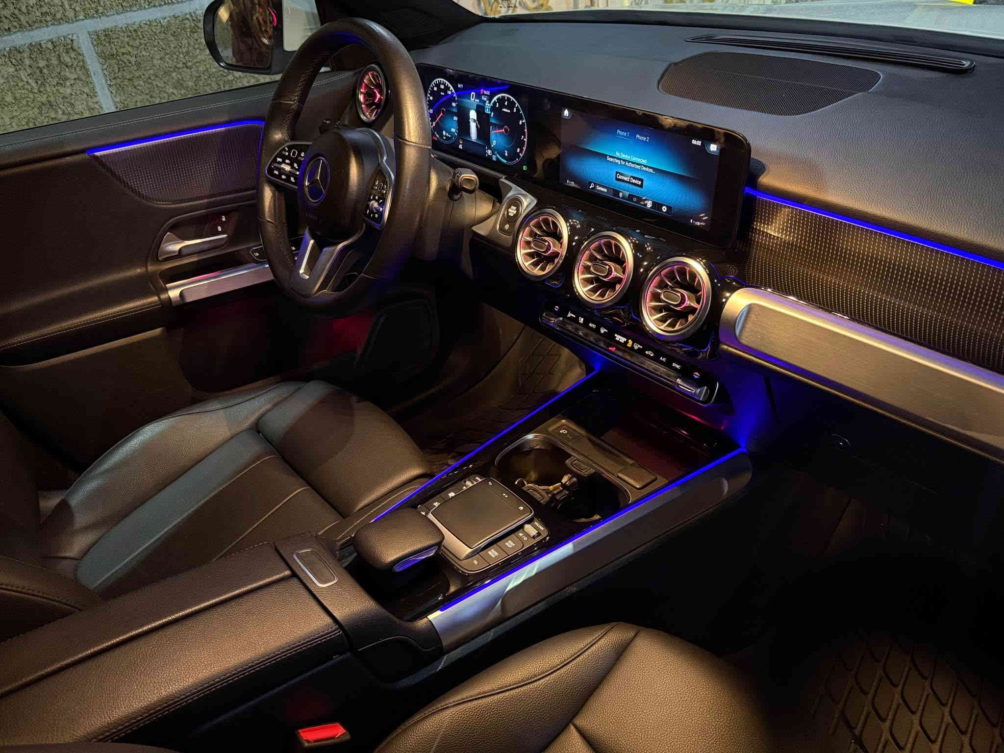 السلام عليكم متوفر بيع او مراوس مرسيدس GLB 250 موديل 2022 فول مواصفات محرك 4 سلندر 2000 تيربو 7 راكب نوراما كامرات محيطية مقاعد جلد دخول ذكي سمارت تحكم سيارة بالبصمة ابواب صندوق بنوراما انارة داخلية متغير 64 لون داخلي( سيارة وارد امريكي صبغ جاملغ وبنيد 
ترقيم جديد رقم اربيل بسمي مكانها بغداد 
*********** بغداد
