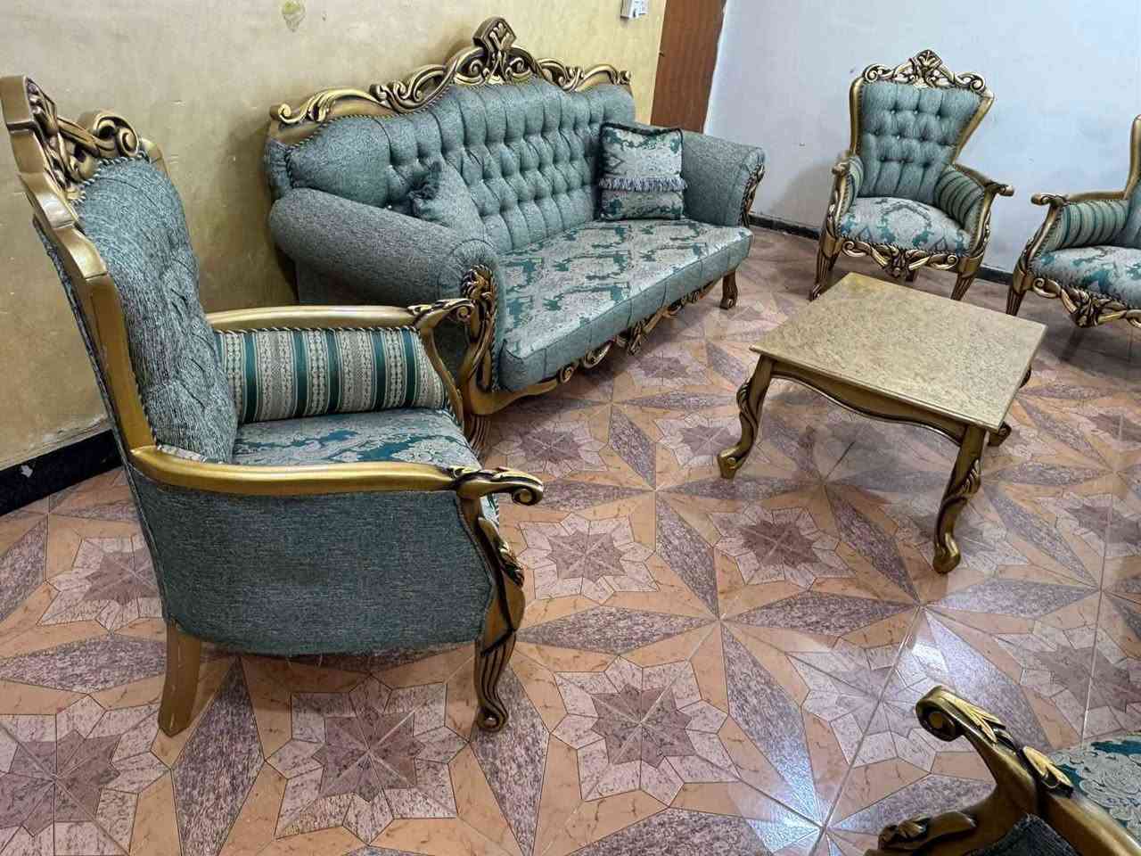 تخم زان تركي ١٠ مقاعد مع ميز وسط اخو الجديد نضافه فول *********** بغداد, العراق
