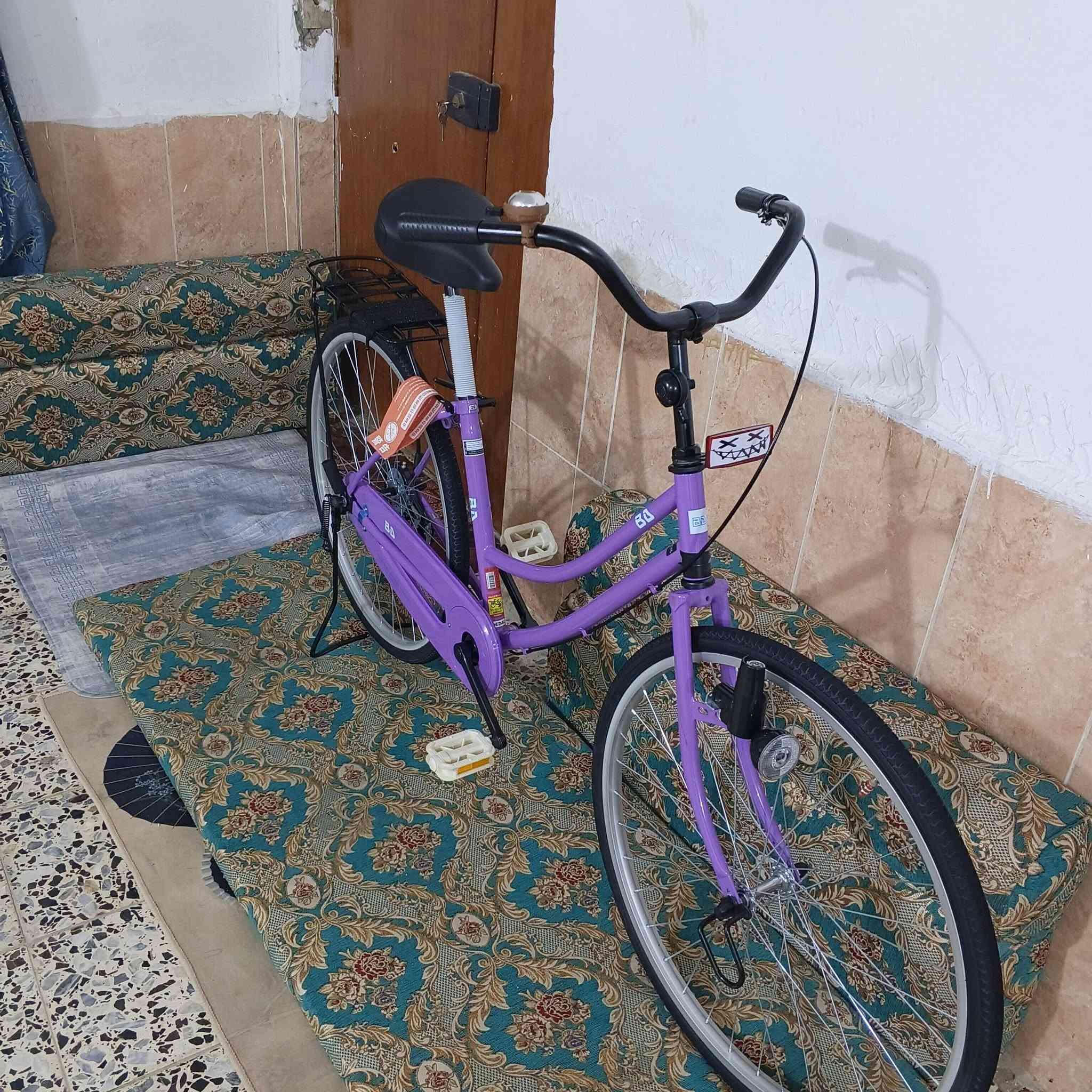 سلام عليكم بيسكل بيدي للبيع كفاله شخط ما بيه حاويه شارع عشرين مديل 22 صالي 4مطلعه حاويه السعر 155 غراضه كامله مكاني ناصريه مركز رقمي ***********
