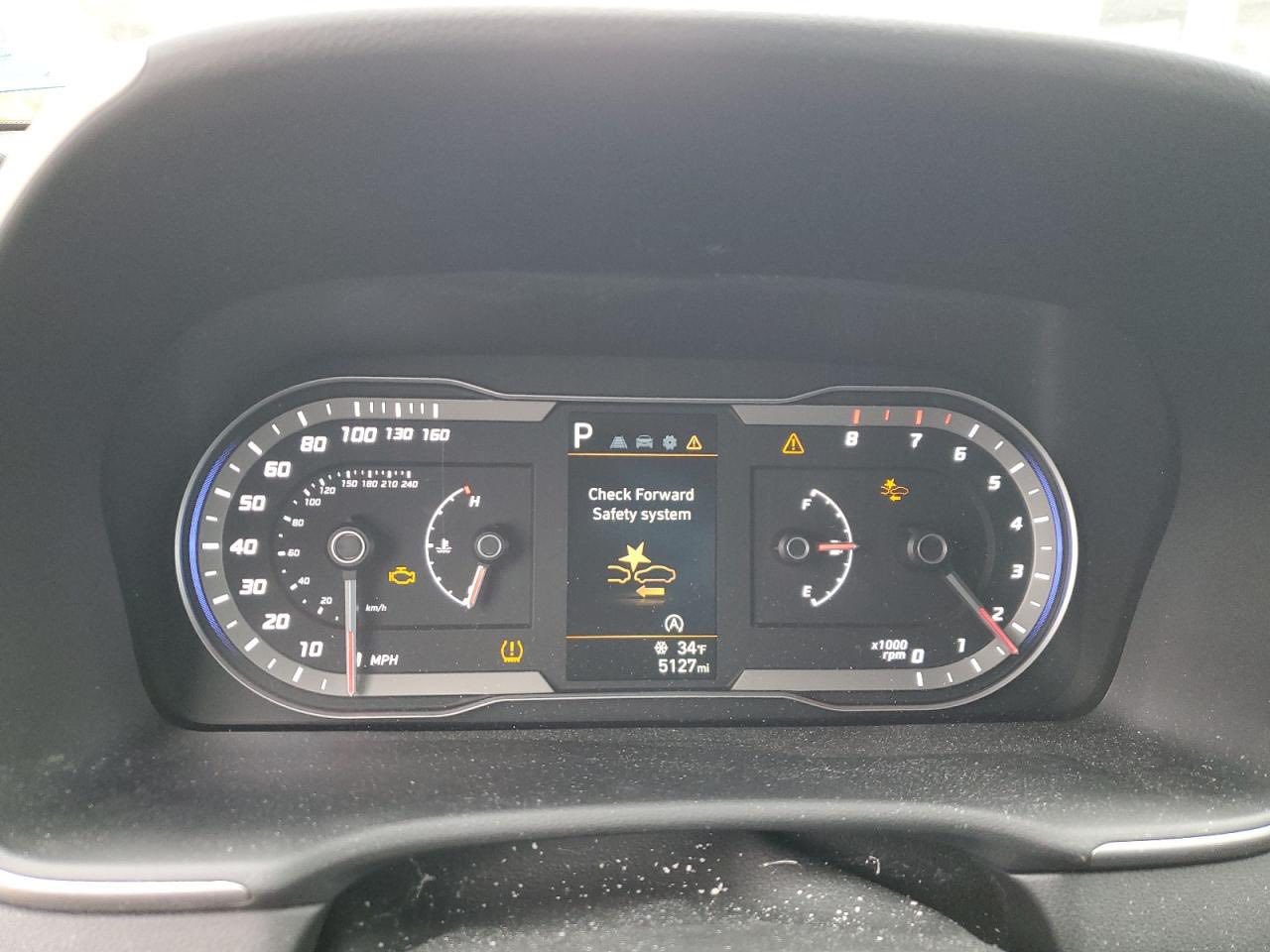 توسان موديل 24 بغداد نصف فول حادث بسيط جدا بدون ايرباك بيها كلير بسيط الباب الجانبي الايمن الامامي والخلفي السياره جديده ماشيه 13800 مايل قابل للزياده للاستفسار هـ***********
