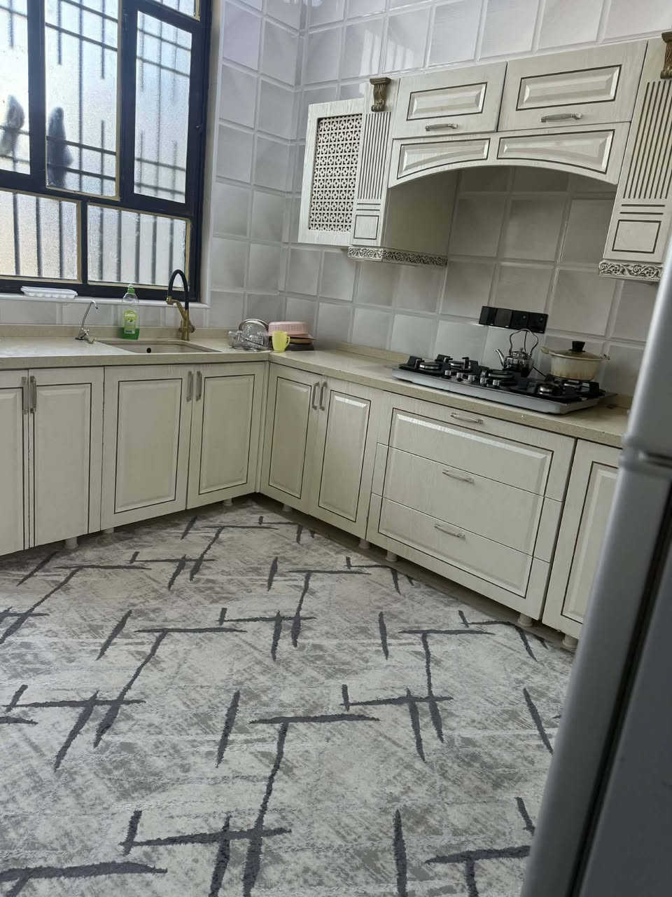 بيت للبيع بمساحة 130 متر سند 25 اقرار محكمه طابق واحد يتكون من غرفتين نوم وصاله واستقبال ومطبخ وصحيات العنوان كربلاء طريق السيدة زينب قرب عمود 77 يبعد عن الشارع الرئيسي 700 متر السعر 115 مع المجال للاستفسار اتصال *********** _ ***********
