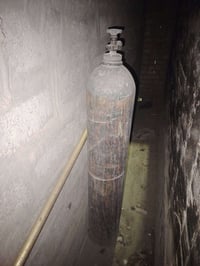 عندي هذا بطل اوكسجين ياباني اصلي  الحجم الكبير  سعره 100 قفل  رقمي بغد...