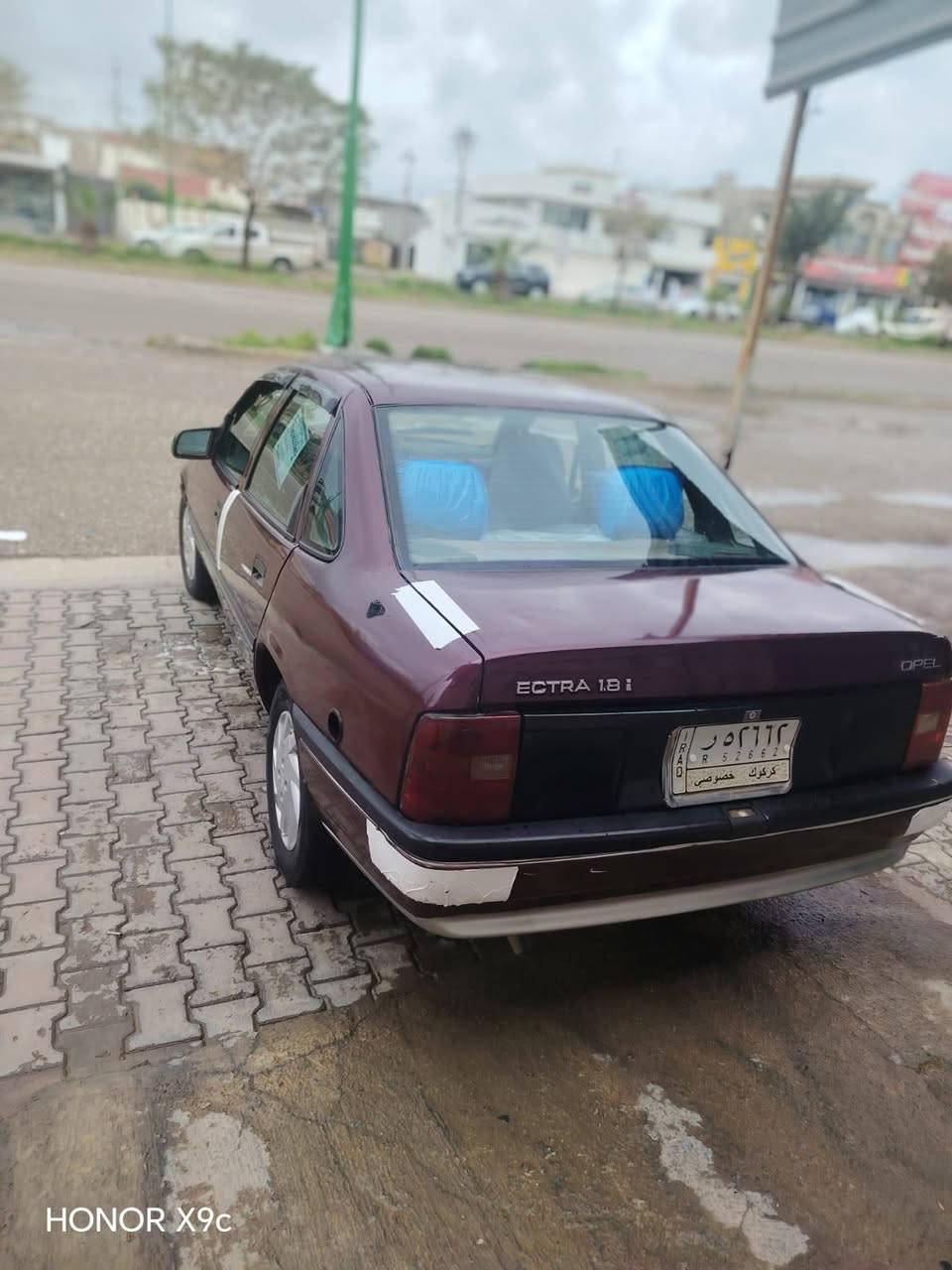 السلام عليكم
سياره فكترا موديل ٩٠ محرك كير شرط 
حجم 18
دفتر بانزين ماابي سنويه منتهي 
٣٨
محور كابريتا 
***********
