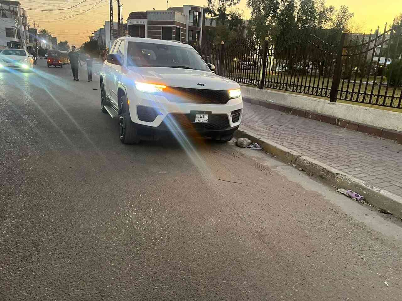 🚗 للبيع: جيب كراند لاريدو 2023
📍 مكان السيارة: بغداد
📞 للتواصل: ***********
او الاتصال على: ***********
📊 المسافة المقطوعة: ١٩ ميل
🛠️ المحرك: 6 سلندر 3600cc

السعر٢٨٥🔥 قابل للتفاوض
 مرقم وكامل 285 

⚙️ المواصفات:
• مواصفات نص فول
• تحديد مسار
• رادار أمامي
• قيادة ذاتية
• صندوق كهربائي 
• شفتات خلف الستيرن
• شاحن وايرلس
• تشغيل عن بعد
• رادار في المرايا
• تبريد قطعتين
• يتوفر بها مواصفات أخرى

⚠️ أضرار السيارة:
• وارد أمريكي
• صور الحادث مرفقة مع الصور

📌 تفاصيل إضافية:
رقم بغداد بسمي
• لون السيارة: أبيض بغداد, العراق
