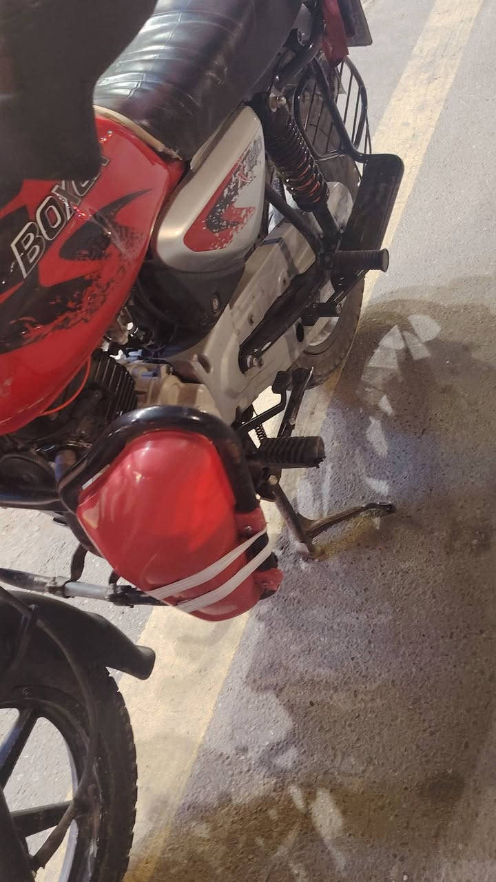 السلام عليكم دراجه بوكسر مو ديله 2023 رقم بغداد الإنكليزي ملاحظه دراجه مجفت صارله ١٥ يوم عرضها مليونين ونص بيه مجال  رقمي *********** مكاني بغداد الجديده كشره نظيفه دراجه
