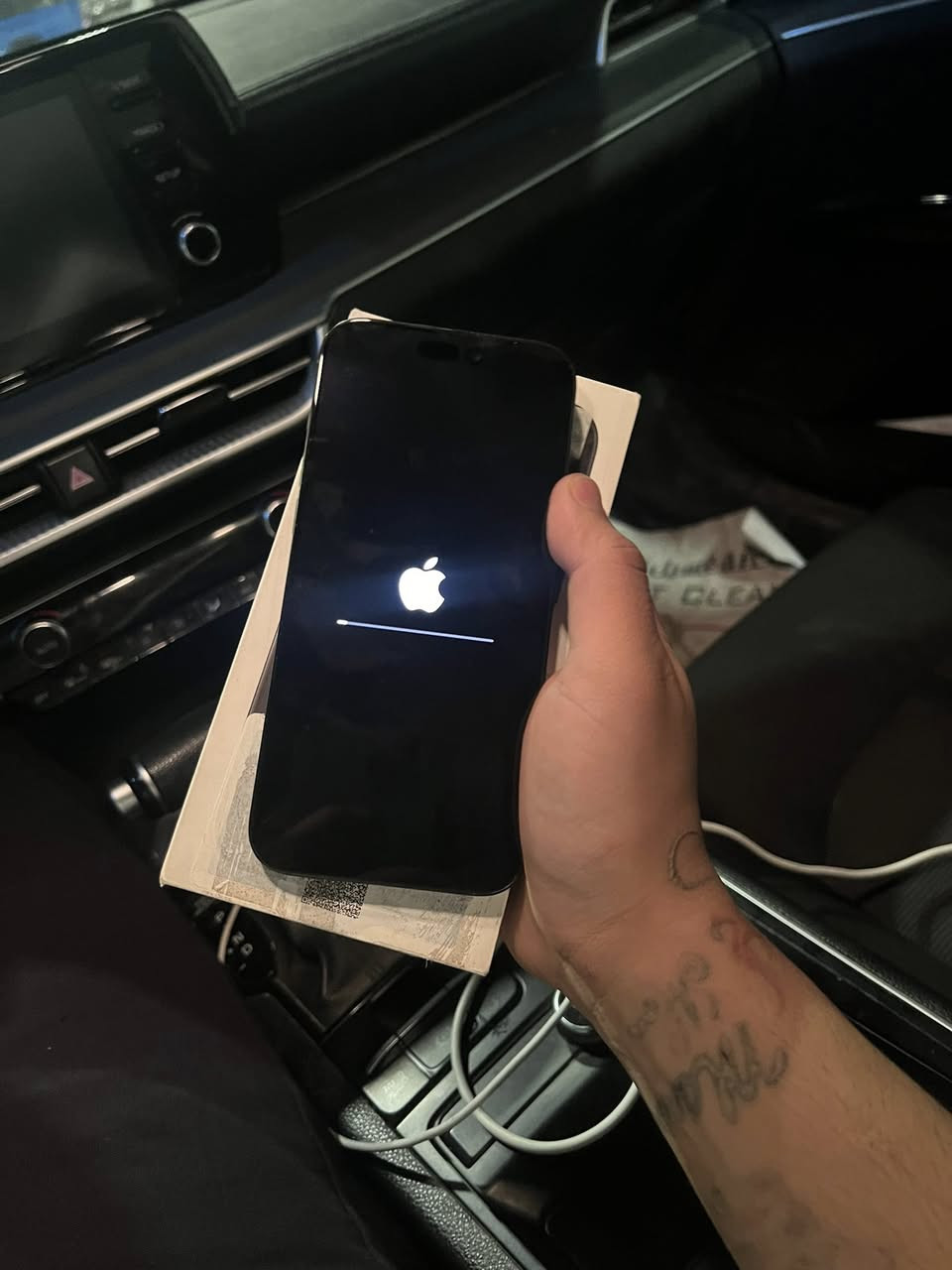 سلام عليكم 16برو ماكس شرق اوسط بطاريه ٩٧ عدد الدورات ٢٥٠ جهاز نضيف كلش نضيف البيع السعر 1200 مكاني كربلاء كامل ملحقات ***********
