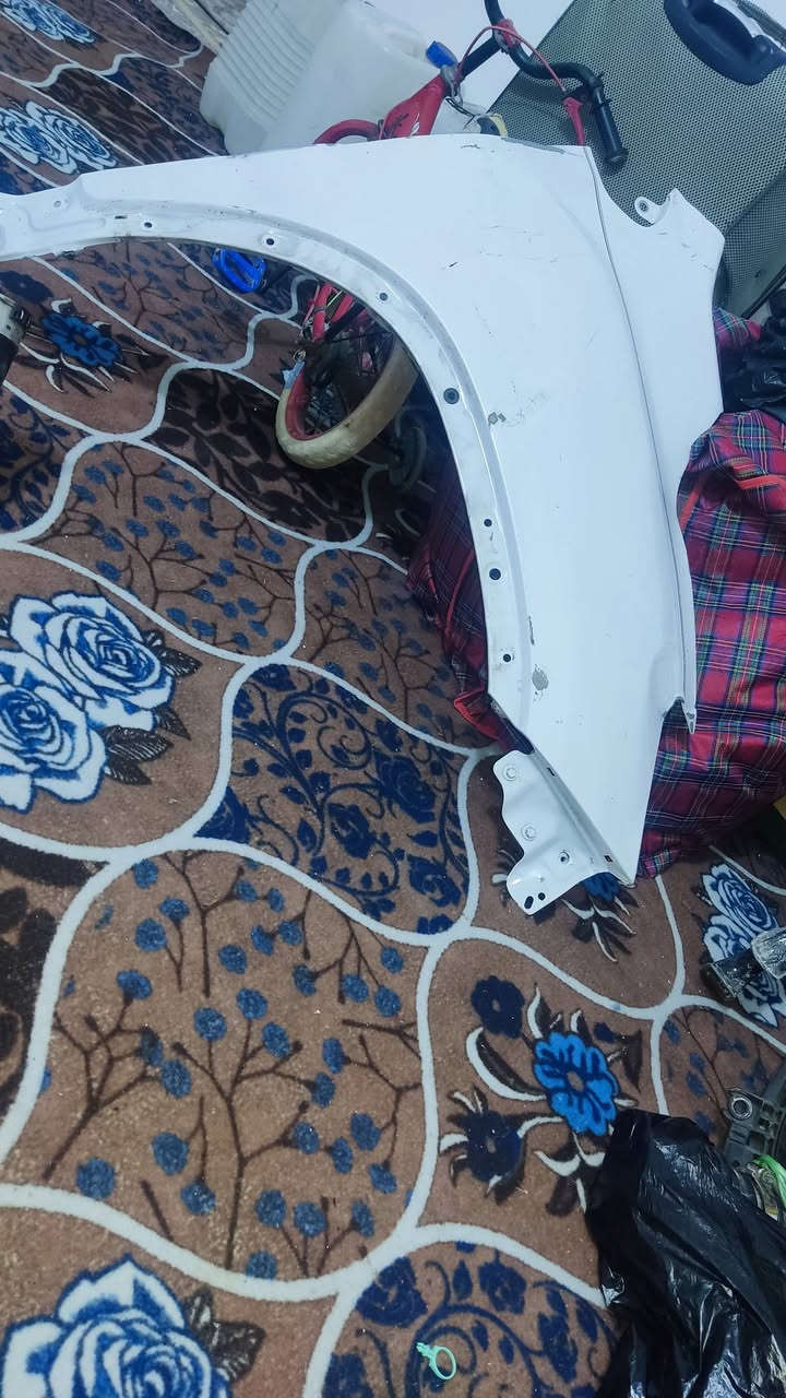 غراض تراكس حاويه وارد امريكي كله نضيف موبايل ***********
