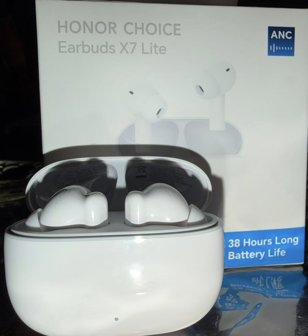 سلام عليكم سماعة
AIRPODS( honor x7Lite)
فقط مفتوحة من الباكيت ⚠️
موصفاتها معروفة بيها ضمان سنة من الوكالة سعرها الجديده الي فقط نايلون مغلف كارتونتها 60 الف 
عارضها ب 50 الف فقط لان بس نايلون مفتوح والشراي يدلل وخادم للاستفسار الاتصال 
*********** او يتفضل خاص
