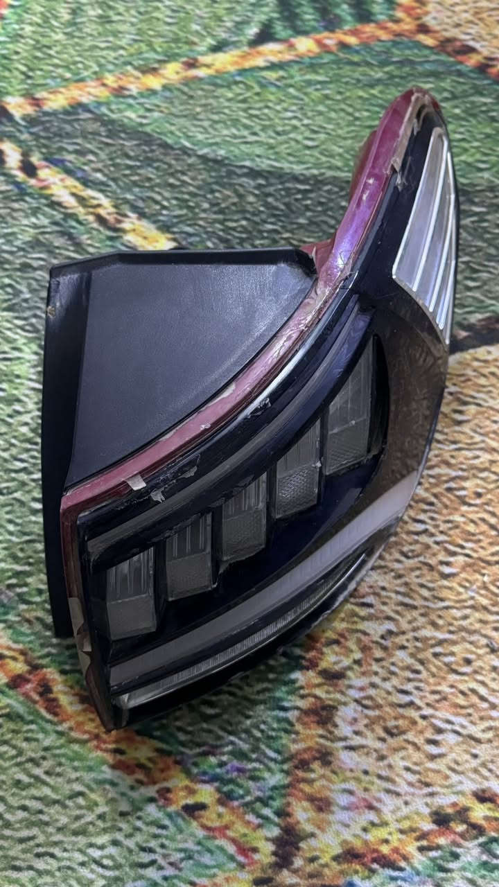 السلام عليكم 
عندي بك لايت سورنتو 2020 خليجي للبيع ناقصة بس غلاف قبق بكلايت وهاهية كلشي شغال للاستفسار ***********
