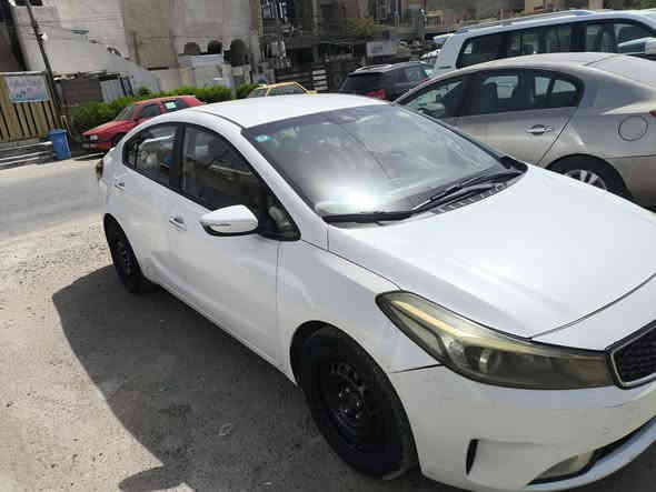 سلام عليكم سيراتو 17
سونار مرفق بالصور مكفولة 
السعر 135
***********
بي واتساب
