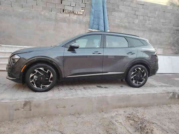 السلام عليكم 
سبورتج 2024 وارد امريكي 
فول مواصفات SX PRESTIGE 
الضرر كما موضح بل صور 
بصمة 
تشغيل عن بعد 
بونوراما 
جنطة كهرباء 
4 كامرات 360 
داخل احمر 
شاشة متصلة تجتل 
رادارات امامي خلفي 
حساسات امامي خلفي 
بعد مواصفات معروفة 
السعر 235 ورقة 
العنوان بغداد حي النصر 
رقم الهاتف ***********
