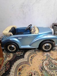 سيارة كلاسك مال اطفال شحن للبيع جانت شغاله حاليا بطاريتها منتهيه ينراد...