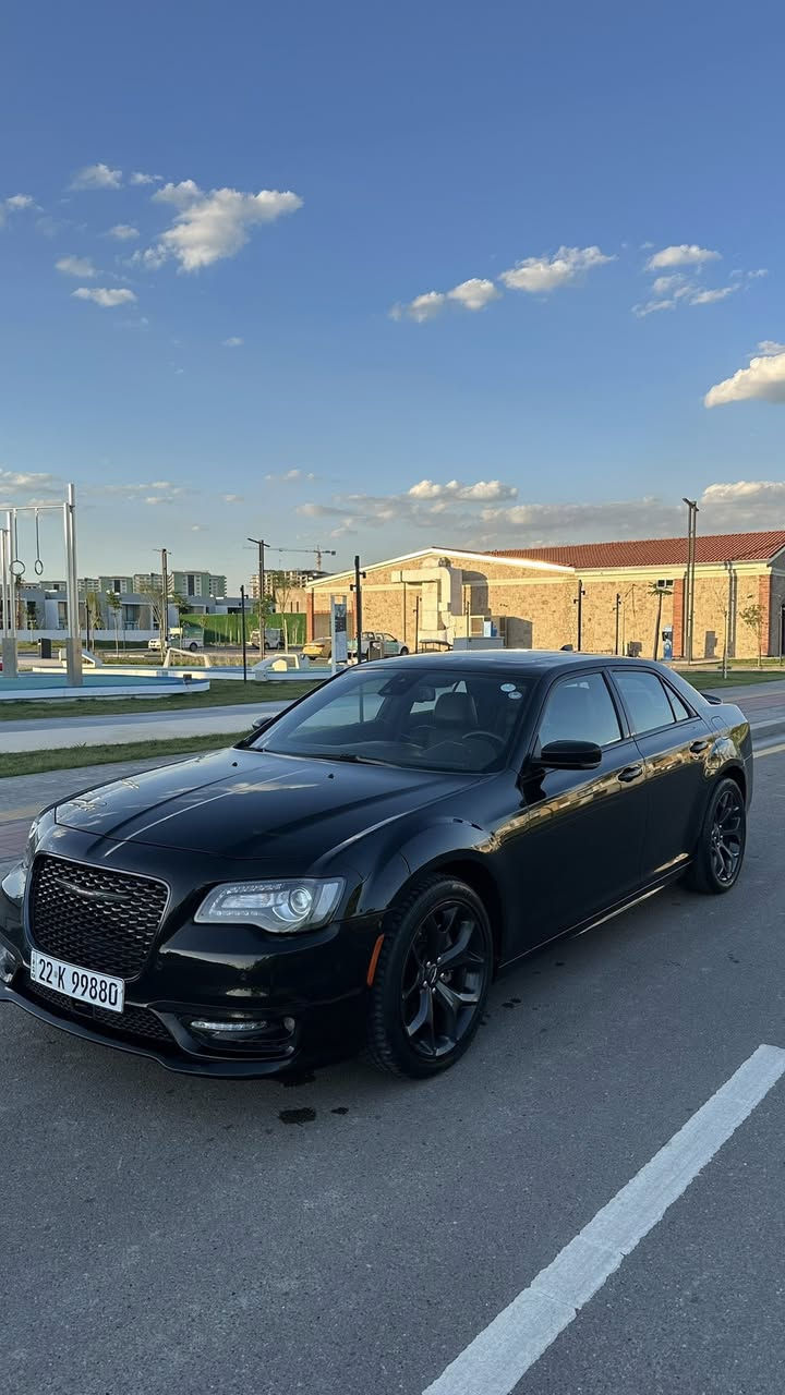 السلام عليكم
chrysler c300s 2023 HEMI 5.7L 
رقم اربيل باسمي 
ماشية 25 الف ميل 
عنوان بغداد 
***********
