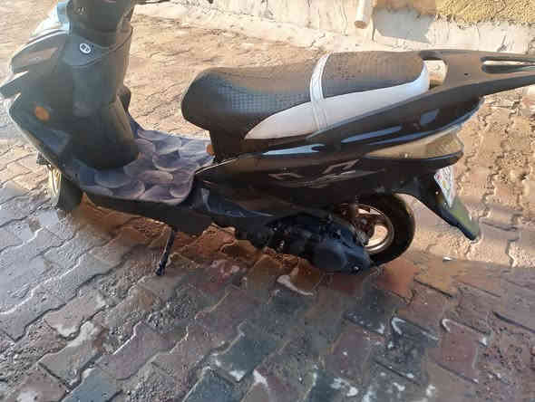 السلام عليكم دراجه سكنس لبيع او مراو الدراجه جاهزه كلشي مابيهة نقص الواقيه الجوه المقعد والبكلات بس هذني بيهة نقص  المكان الرفاعي السعر 125 الاتصال ***********
