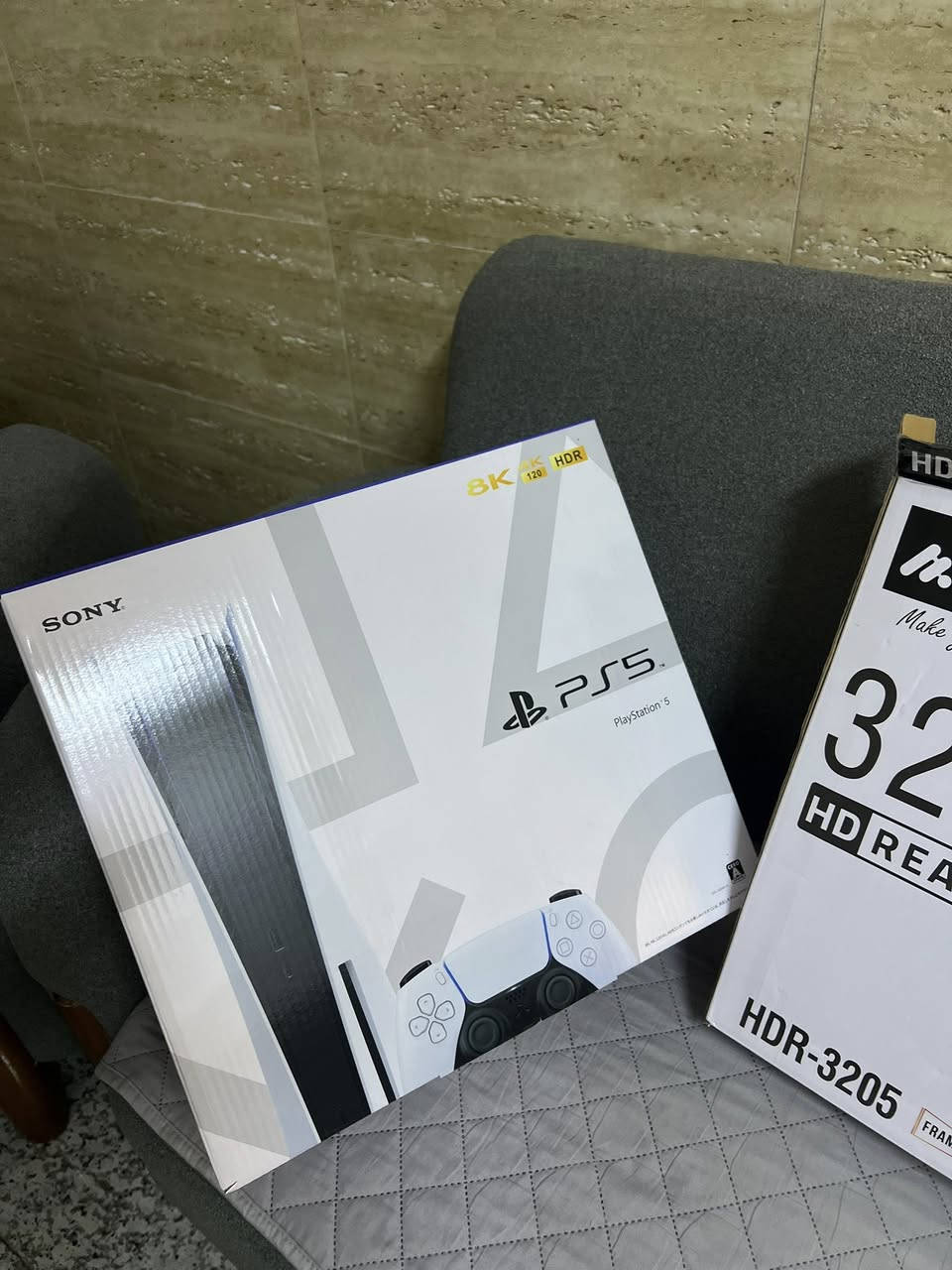 playstation5 Fat - بلي 5 فات
playstation5 - بلي 5 فات 
UBS القدرة 1500 فولت يعني البلي ميطفى
 الميز كذالك للبيع , وياهن لعبتين GTA و reddeadred2 وبي العاب فيفا وبي بتلفيلد منزلهن بالبلي انطيك الحساب وياه 
السعر مليون وبيهن مجال بسيط حك الجية للبيت تاخذهن 
هذا رقمي *********** مو شراي لتتصل وتعبني واتعبك 
مكاني بغداد حي الجهاد

