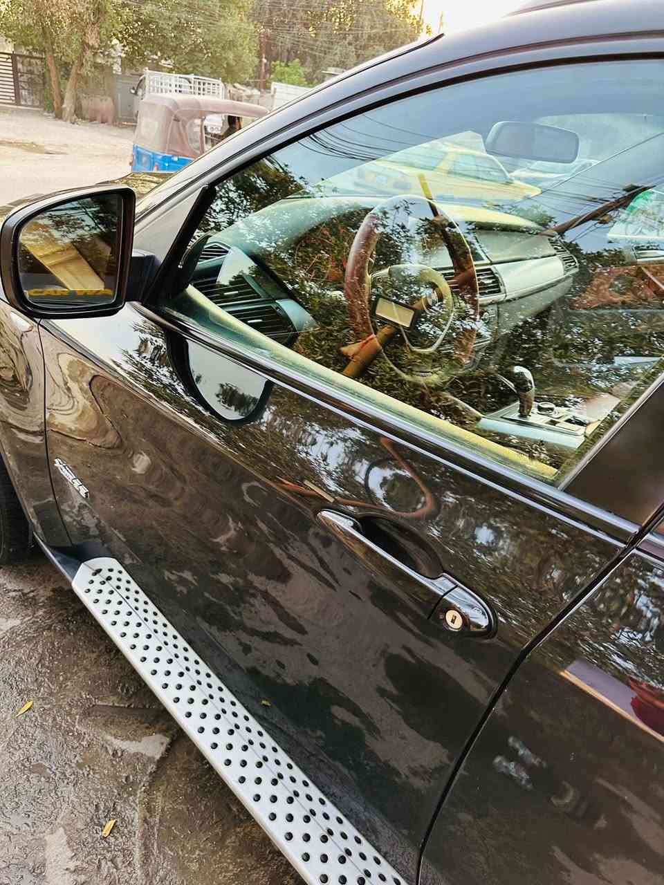 السلام عليكم 
BMW X6 2014 وكاله العروش 6 سلندر
سيارة جداً جديده ومابيهه اي نقص ع وضع الشركه 
المواصفات ... كثيرة جدا راح اذكر بعضها
جلد ... سلايد ... شاشة ... 5 كامرات ... حساسات امامي خلفي وجوانب ...
صندوق كهرباء ... سيدي جنجر 6 اقراص ويل اصلي شركة مميز ... بردات خلفيه بلاد ... شاشة وسطيه شغاله اوتو هولد هاندبريك بصمه ستيرن
كهرباء شفتات ستيرن
كشنات كهرباء داخل احمر
ستيرن كهرباء
والكثير من المواصفات
.. مكان السياره بغداد
جاهزه من كافة التفاصيل اي خلل بالدشبول او تحذير ماكو 

رقم ***********
‭0770 928 0713‬

