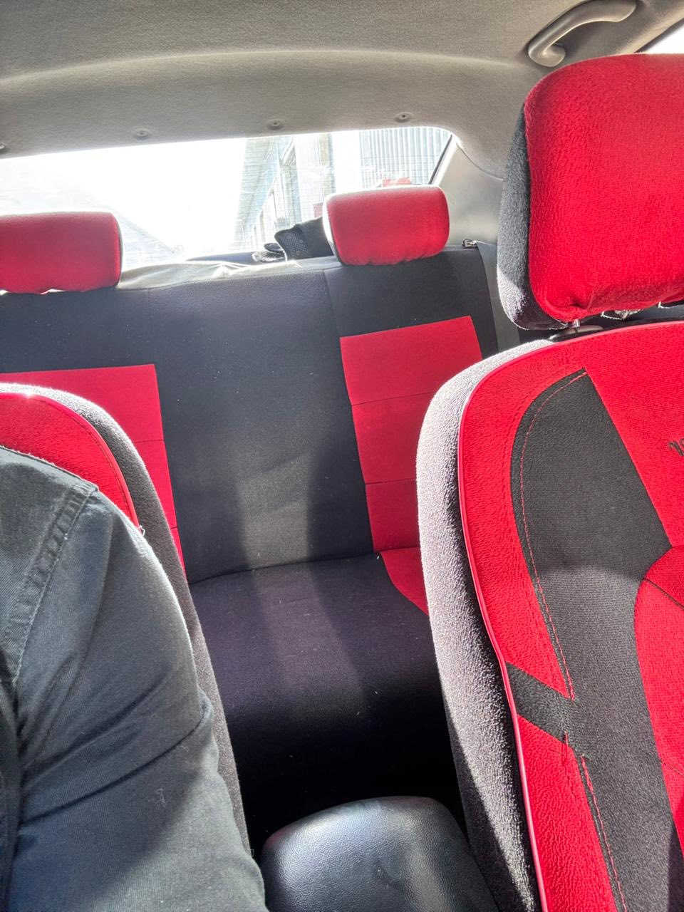 سيراتو2011 
رقم بغداد أنكليزي تحويل مباشر بسمي 
مكفوله من الضرر القوي 
بيها طخات موضحات بالصوره 
جاملغ وباب الخلفي عكس السائق 
بيها جراد 
السعر 90 وبيها مجال
***********
