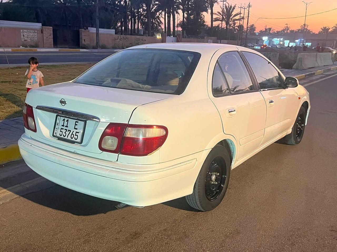 نيسان سني ياباني موديل 2002 محرك 1800 قبق اسود كير ممتاز عادي حداديه وصدر امامي جديد تبريد خير من الله  تخم تاير جديد رقم انكليزي وسنويه جديده وهزه جديده مصارله شهر باسمي تحويل ثاني يوم السياره مصبوغه سبب جانت اجره ورجعت بيضه السياره بدون حادث داخلي السعر. 59وبيه مجال بصيط 
للاستفسار *********** مكانه بغداد الشعب

