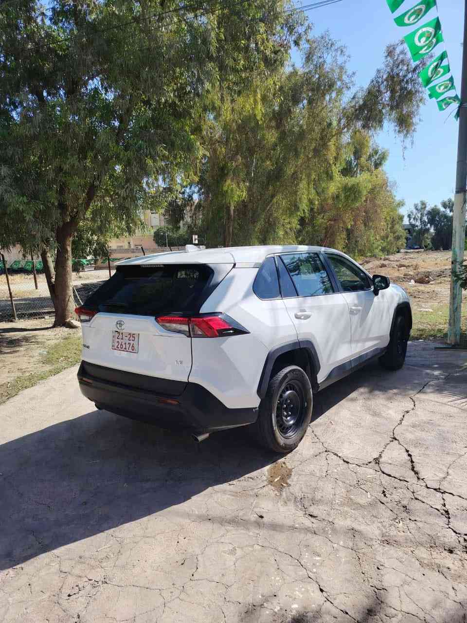 السلام عليكم
راف فور ابيض مواصفات LE. موديل 2023 ضررها جانبي بابين وجاملغ  بجم كبس رقم سليمانية 
***********
