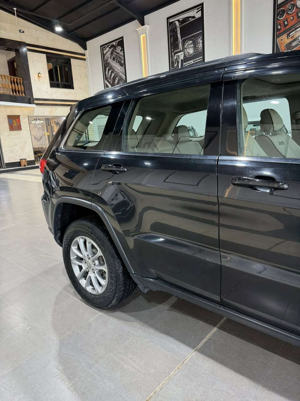 جيب شيروكي 2015 لاريدو فول مواصفات خليجي
دفع رباعي 4X4
كاميرا خلفيه + شاشه
عدسات زينون
مرايا كهرباء
كشنات جلد + كهرباء
شاشة+بلوتوث+نظام صوتي
مثبت سرعه
8 سرعات
تحكم ستيرن
فتحت سقف
بعد بيها هواي مواصفات 
سيارة بأسمي وتحويل مباشر
للأستفسار الاتصال ***********
