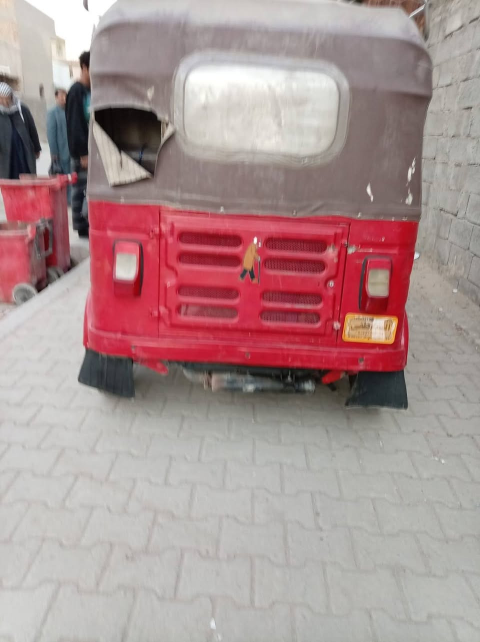 السلام عليكم متاح تكتك 18للبيع مثل ما واضحة بالصورة مكفولة من الضربات المحرك مجفت  المكان بغداد جسر ديالى أوراق مو رقم ***********
