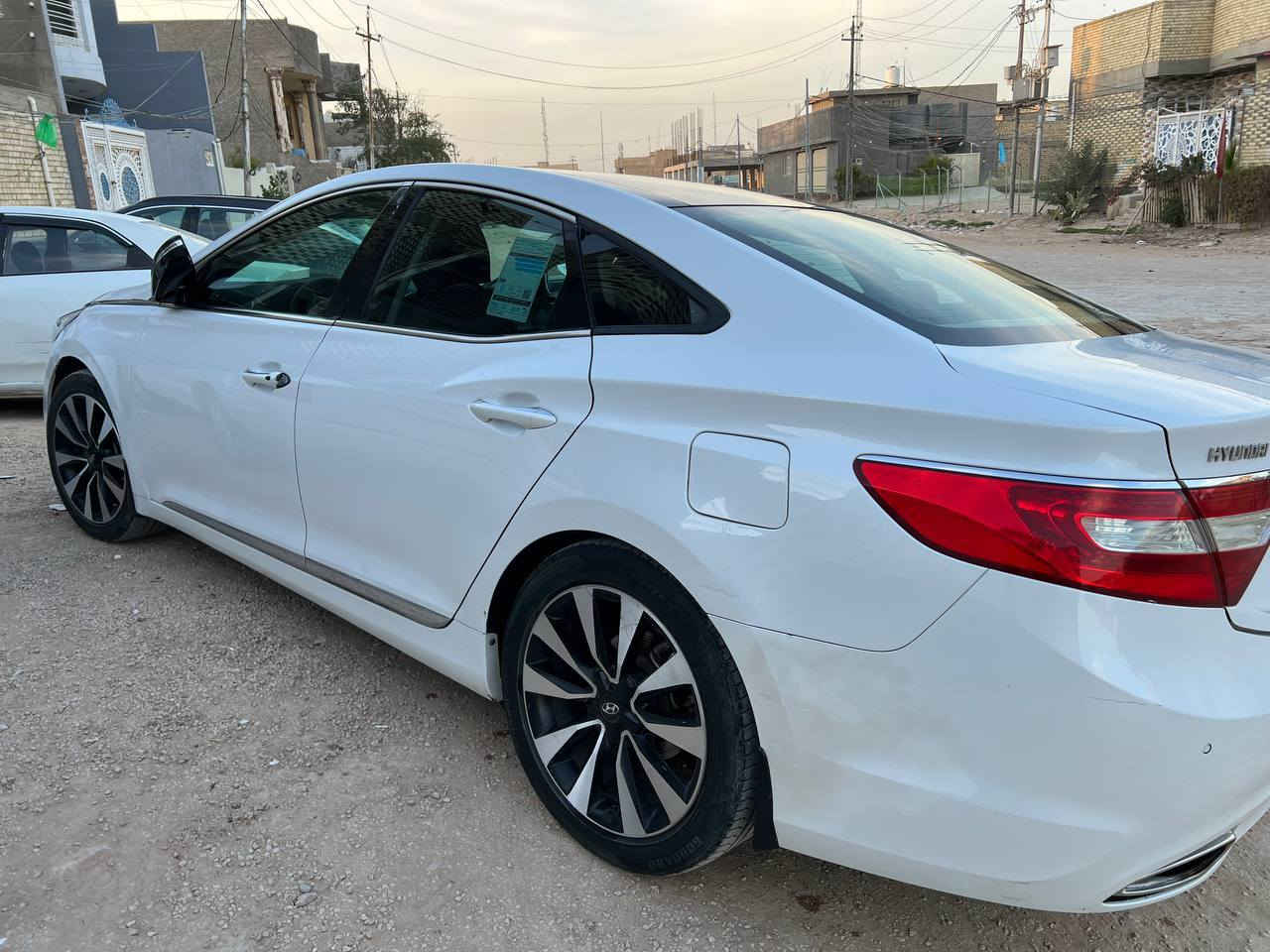 ازيرا 2013 vip
معروفة مواضفات ال vip وشادلها شاشة ب200
كفالة عامة السيارة
السعر 132 ورقة
التواصل على الواتساب ***********
