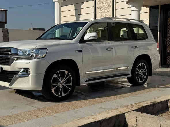 السلام عليكم لاندكروزر 2020 شركات 2 ايرباك فتحة جلد كشن كهرباء زارك لايت ماشية 126الف قابلة للزيادة رقمها سليمانية دولي وسونار مرفق مع الصور واضح مابيها شي مخفي السعر 485$وبيها مجال مراوس حسب القناعة الشراي يتصل *********** مكان السيارة صويره
