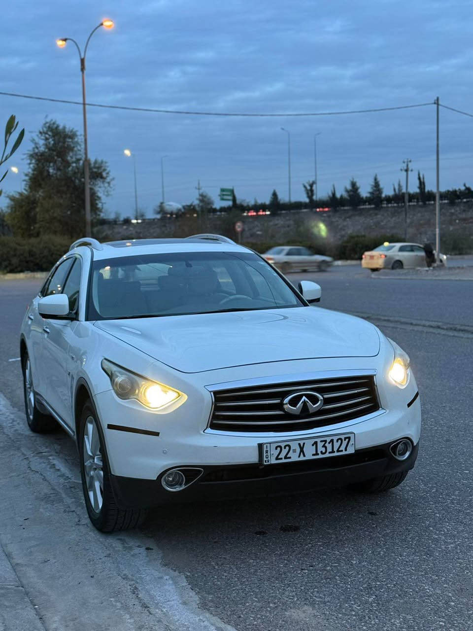 سلام عليكم 
انفنيتي ٢٠١٤ 
فول مواصفات ١/١خليجي
كشنات تدفي و تبريد 
شاشة 
بدون صبغ 
٣ مكان بارد 
١٨٣ الف كم ماشي 
مكان سيارة اربيل 
سعر ١٦٠ مجال 
رقم الهاتف ***********
واتساب موجود أربيل, العراق
