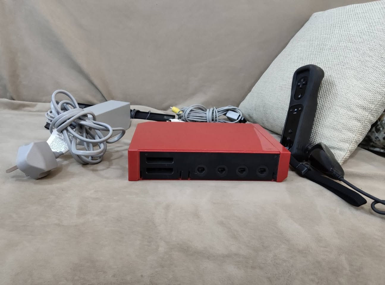 سلام عليكم Nintendo Wii®
نادر لون احمر 
ريجين EUR 
جهاز نوادر 
كامل ملحقات نظيف 
سعر 50,000 الف 
يوجد توصيل جميع محافظات العراق


**إذا كنت صاحب هذا الإعلان وتريد حذفه لأي سبب، رجاءا أرسل رسالة إلى الدعم الفني**