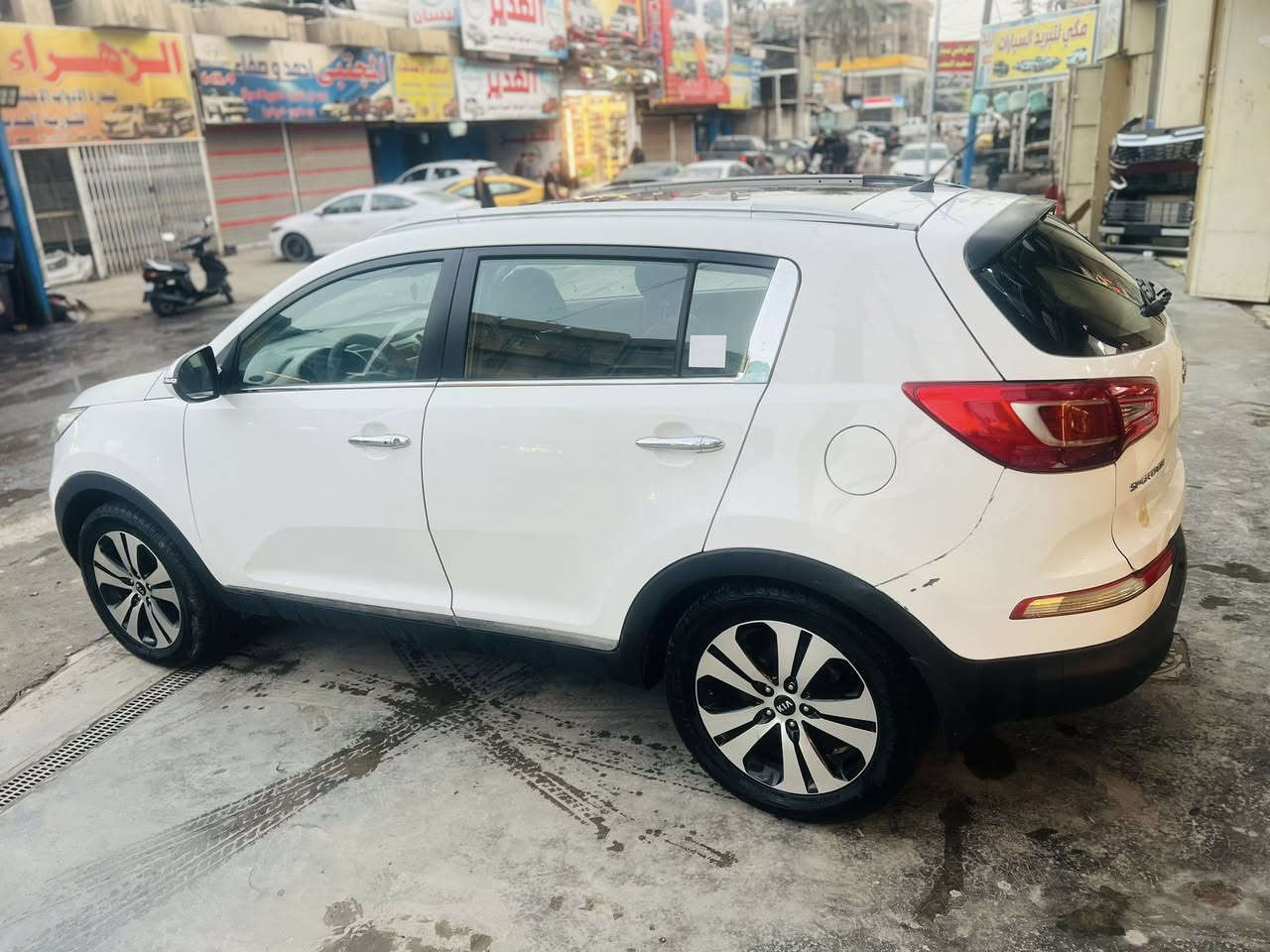 ﷽
للبيع كيا سبورتاج خليجي مكفوله 
موديل 2012
رقم بغداد 
بانوراما 
مري شفط 
حساس خلفي.
بيها طخه بالباب الأمامي الأيمن 
تحويل ثانى يوم 
السعر عل خاص او واتساب 
📞***********
