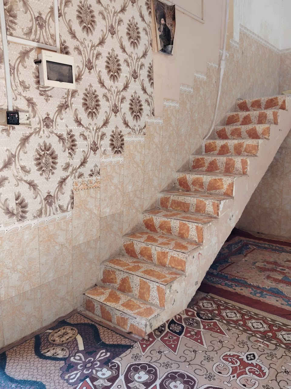 السلام عليكم بيت بحاوي العباس للبيع مساحة البيت 190استقبال وغرفه نوم وصاله ومطبخ وصحيات حمام داخلي الاستفسار ع الرقم ***********
