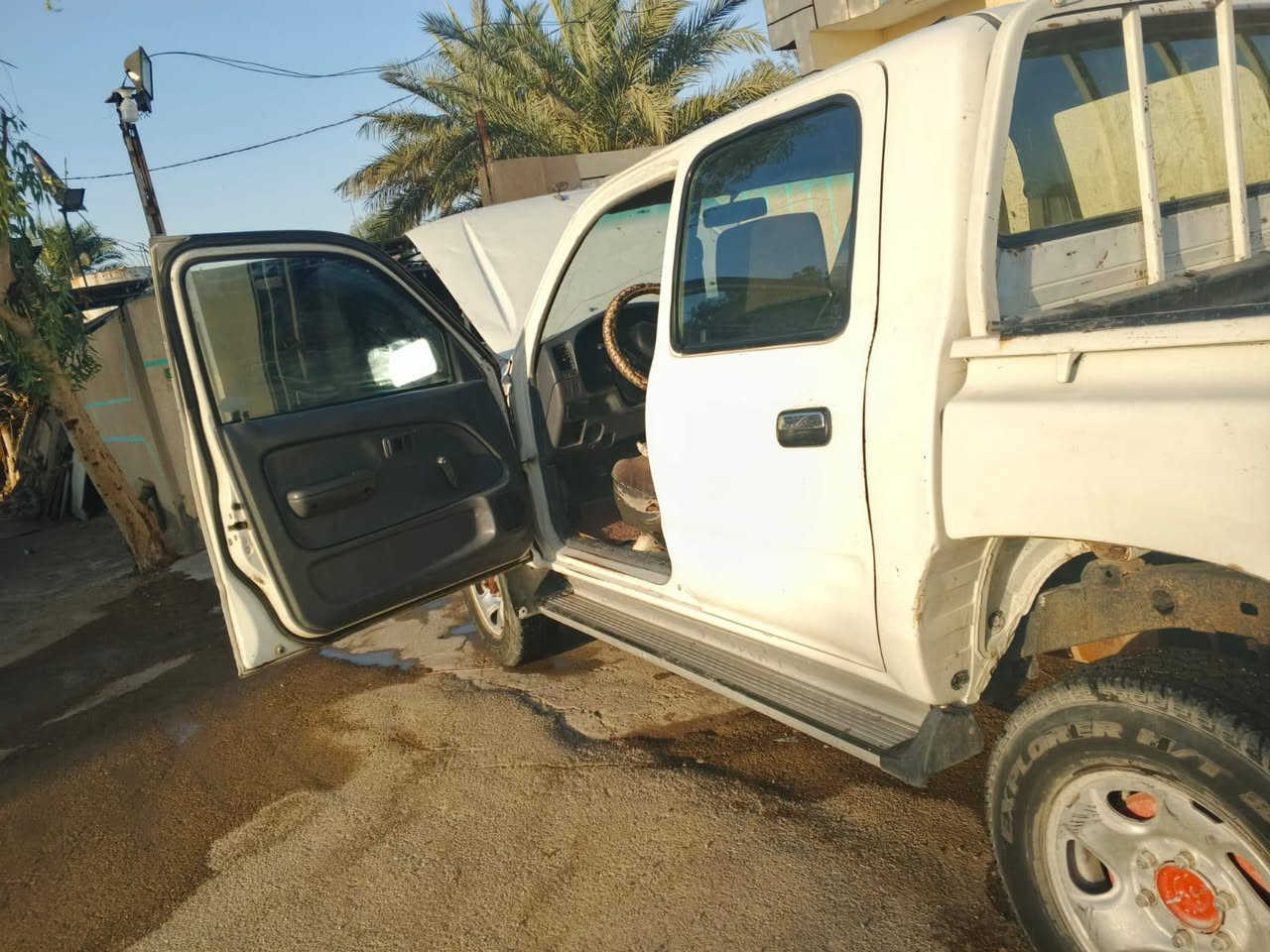 سلام عليكم لبيع بيكم تيوتا فور ويل 2001 بدون رقم مال مزاد مكفوله من سريقه وعشاير مكينه وكير جدد مكان بغداد ***********
