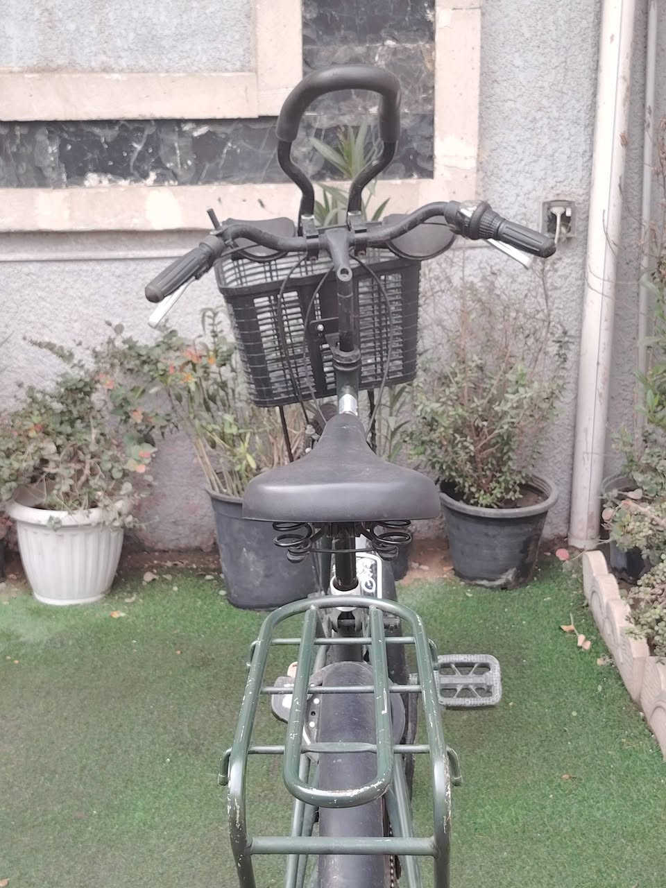 السلام عليكم
بايسكل الماني مال باله🌻
لون مميز زيتوني🧵
مكينه 6 نمر💫
تجوه + سيبايه + سله🖤
حساسات بريك + بايدر😃
تايرات المانيه باله👌
بايكل فوول مواصفات 👍🏿
سعره (130 الف) بي مجال للطيبين ❤️. 
للرقم والاستفسار *********** فقط واتساب تحياتي للجميع ❤️🌹
