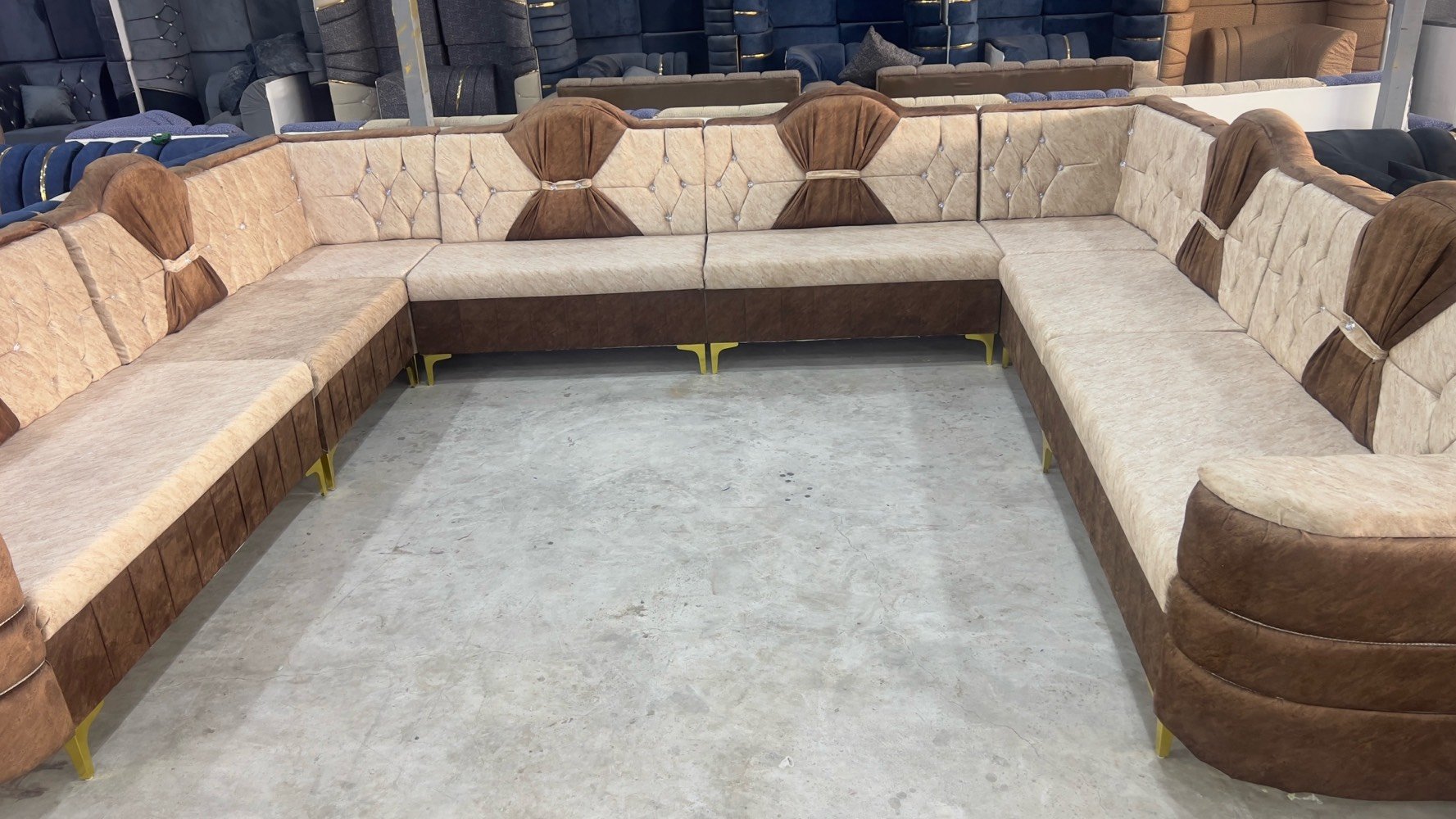 ديوان 10 متر 16 مقعد جديد جميع الأقمشة درجة اولى للحجز وتساب يوجد توصيل 